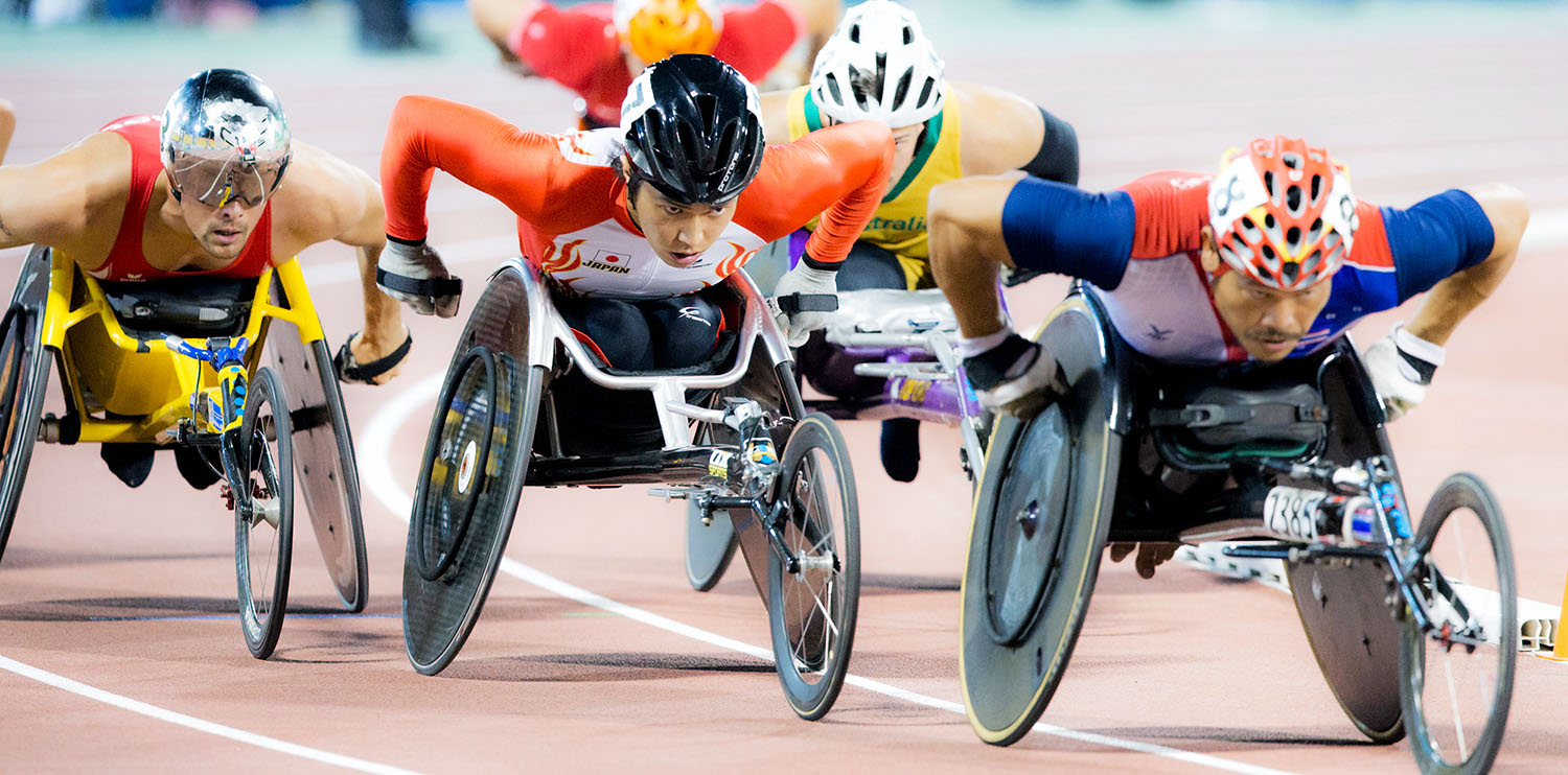 IPC陸上世界選手権での鈴木（中央）の走り（撮影：越智貴雄）