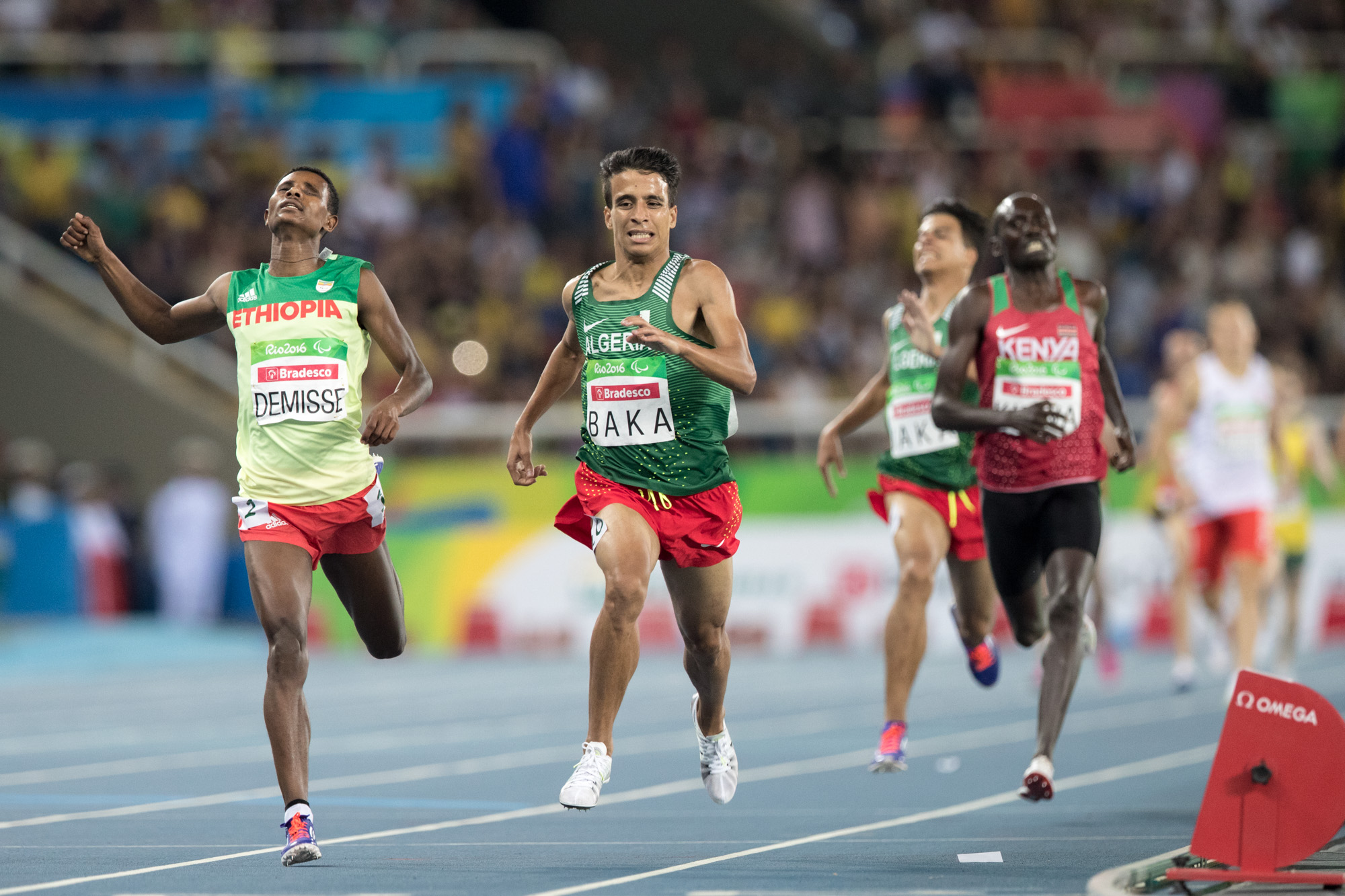 陸上男子1500m（T13）で4人がリオ五輪の優勝記録を上回った。左から2番目が金メダルのアルジェリアのバカ選手（撮影：越智貴雄）