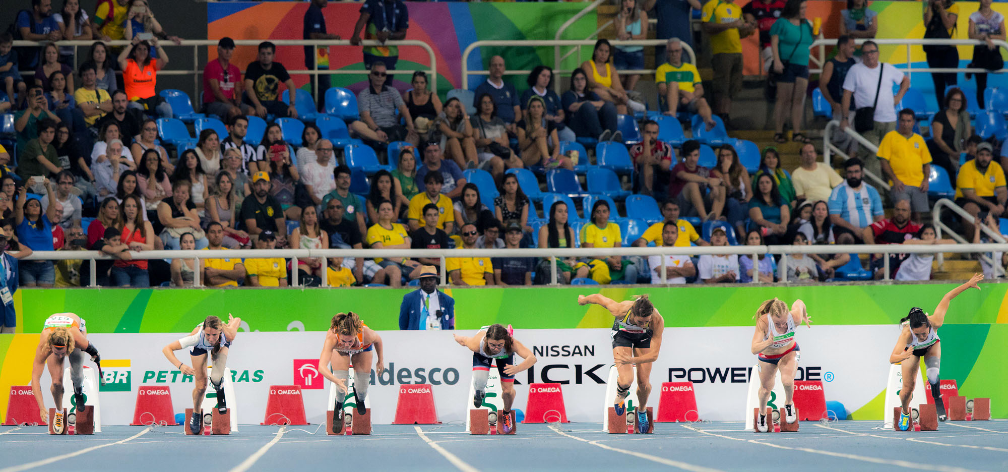 100m決勝のスタート直後（一番右が高桑早生）＝リオパラリンピック（撮影：越智貴雄）