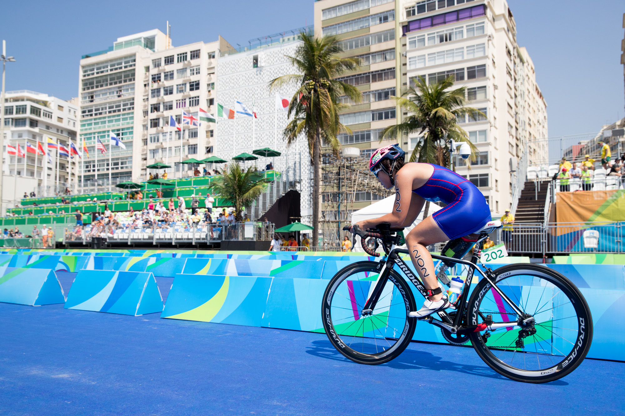 パラトライアスロンのバイク（自転車）20kmの秦の走り（撮影：越智貴雄）