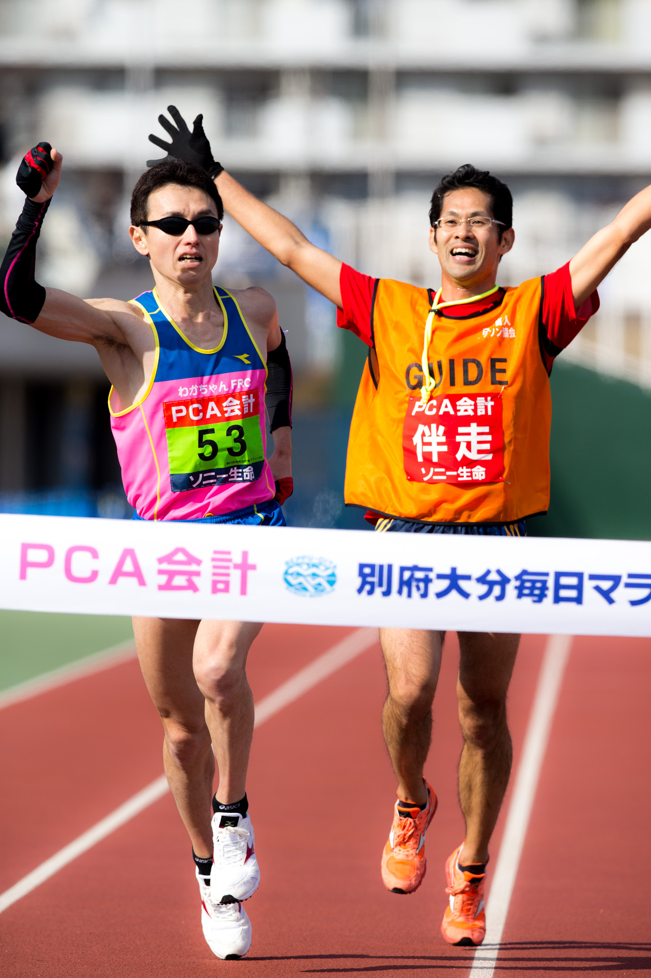 リオパラリンピックでマラソンと5000mに出場する和田（左）と伴走者の中田さん（撮影：越智貴雄）